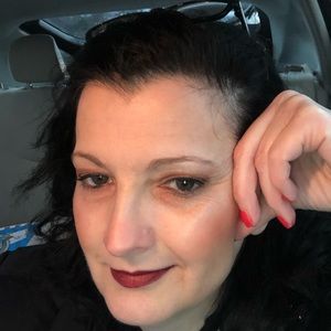 Meet your Posher, Suzanne